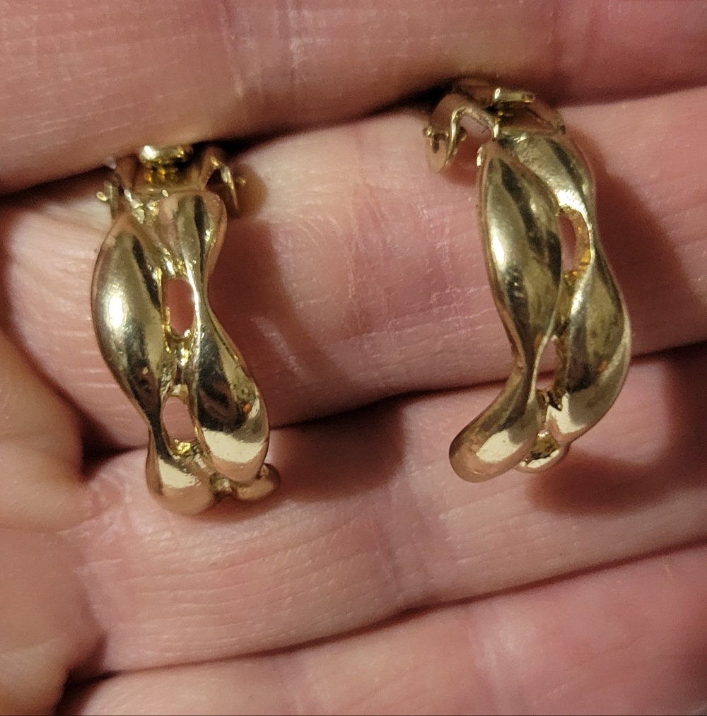 Elegant Gold Twist Clip On Earrings